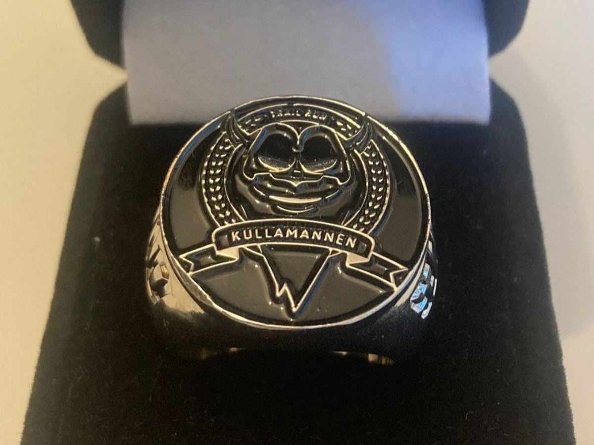 The Kullamannen finisher's ring in its box