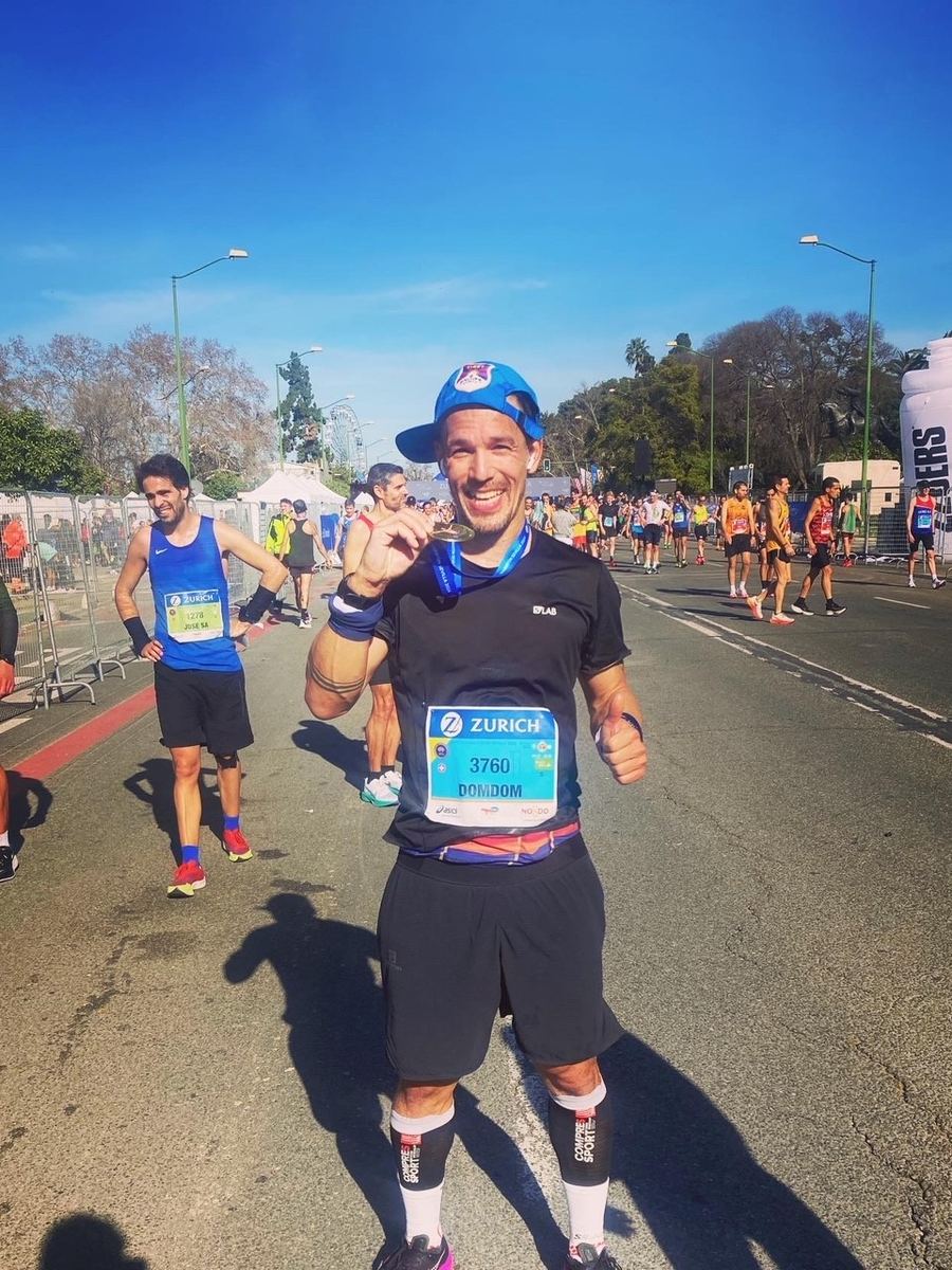 Dominik Erne with his finisher medal after the Sevilla marathon