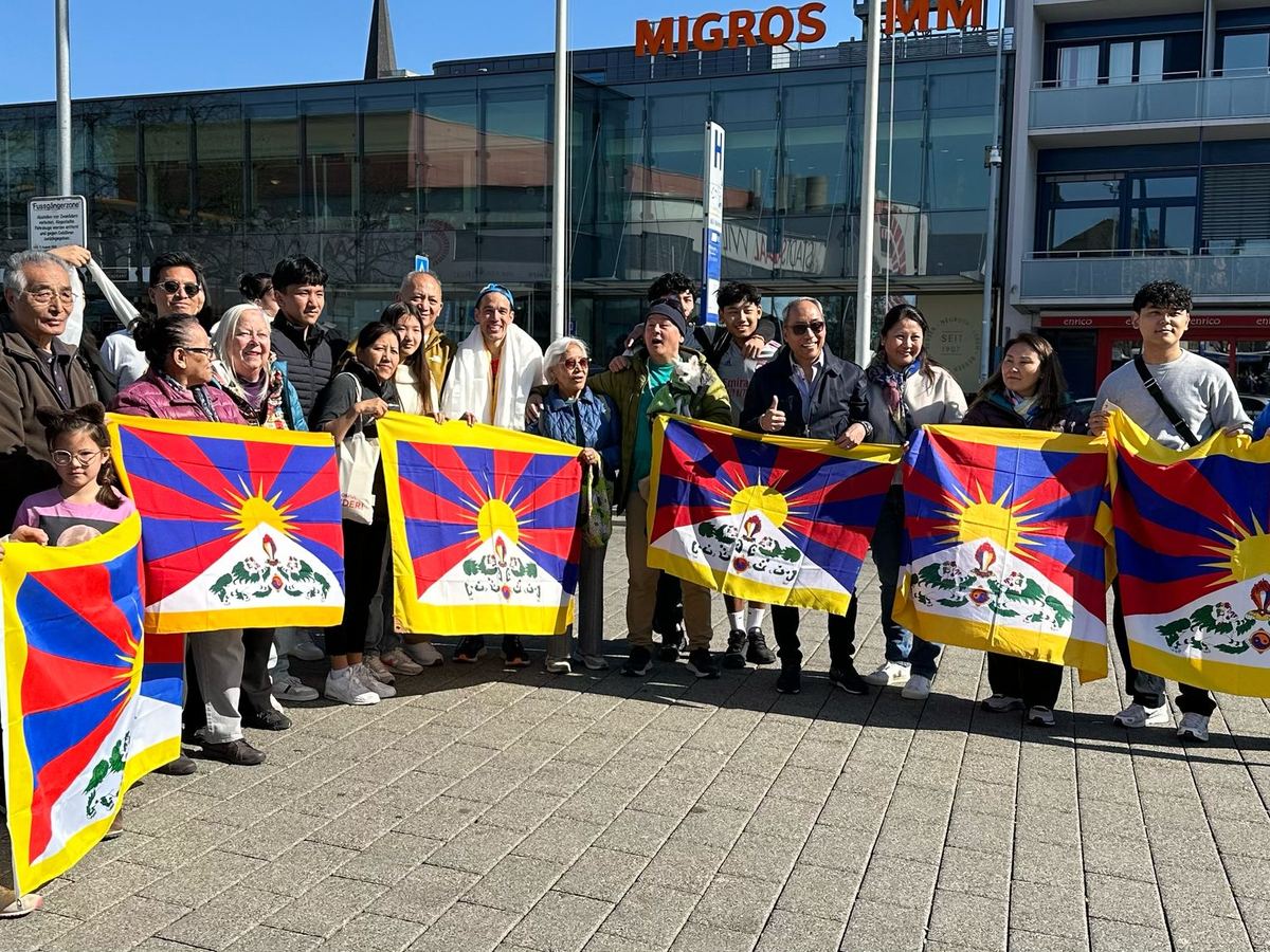 A group with Tibetan flags at Wil station